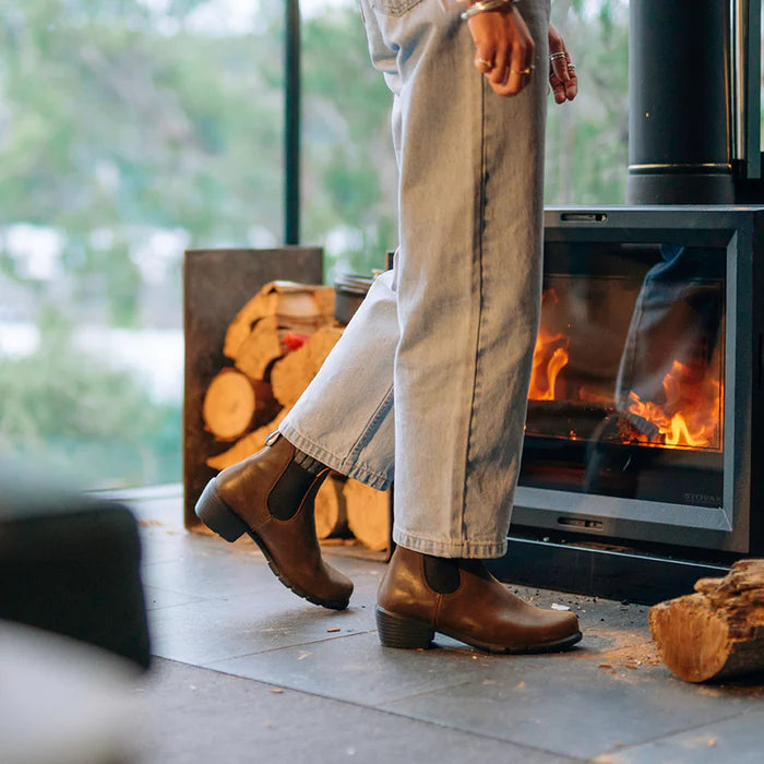 Blundstone 1673 Antique Brown Elastic Sided Cuban Heel Boot