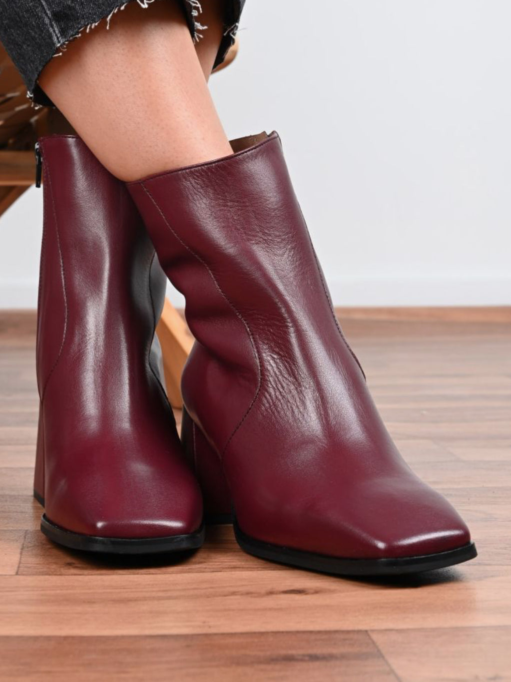 Wonders H-4352 Burgundy Isy Vino Leather Zip Ankle Boot Made In Spain