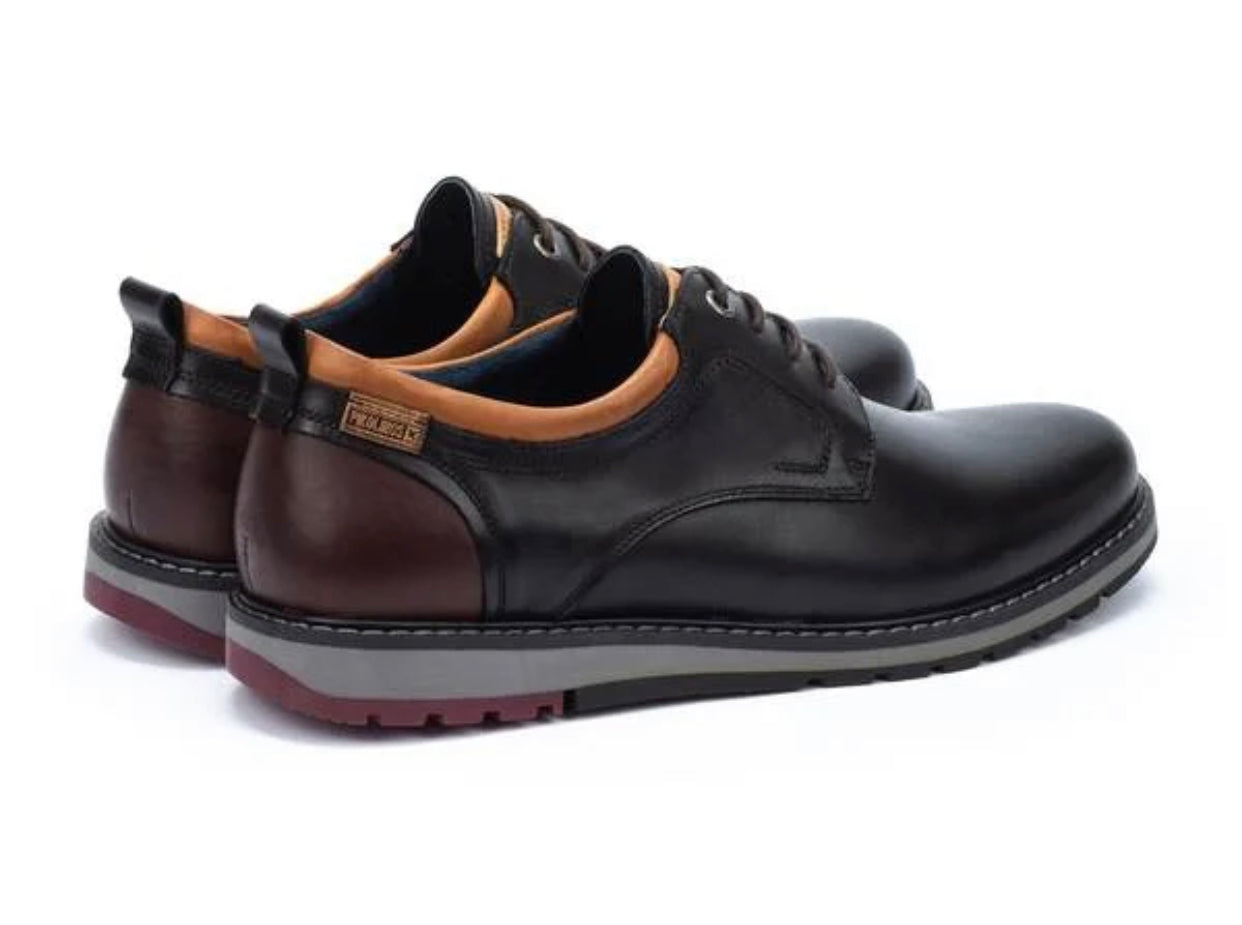 Pikolinos Berna M8J-4183 Black 4 Eyelet Shoe