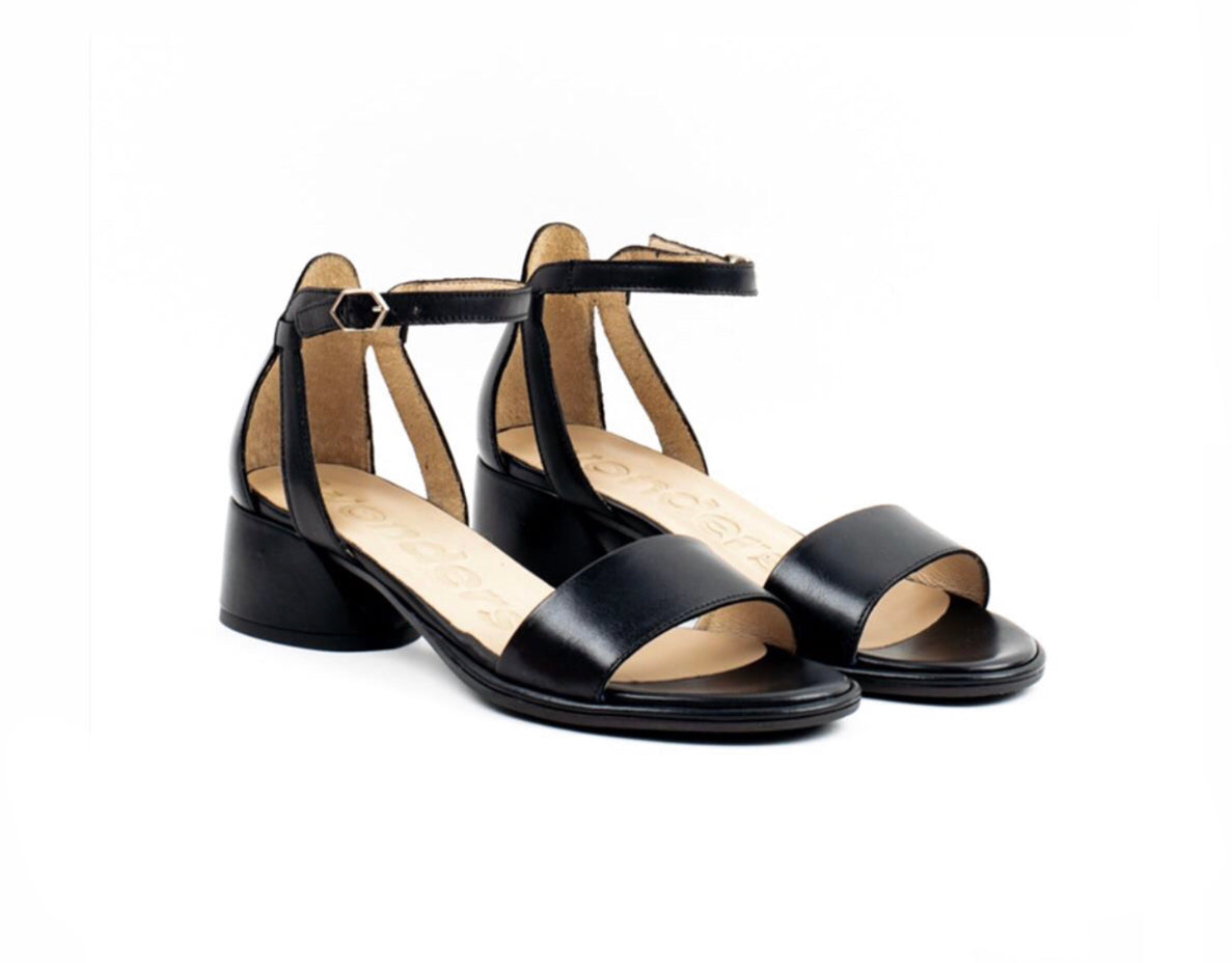 Wonders B-7310 Black Negro Leather Court Shoe Made In Spain