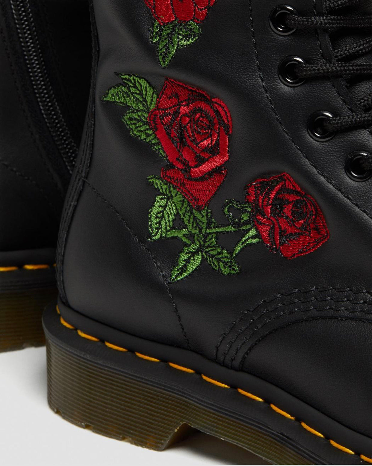 Dr. Martens 1914 Vonda Black Softy T 14 Eyelet Boot