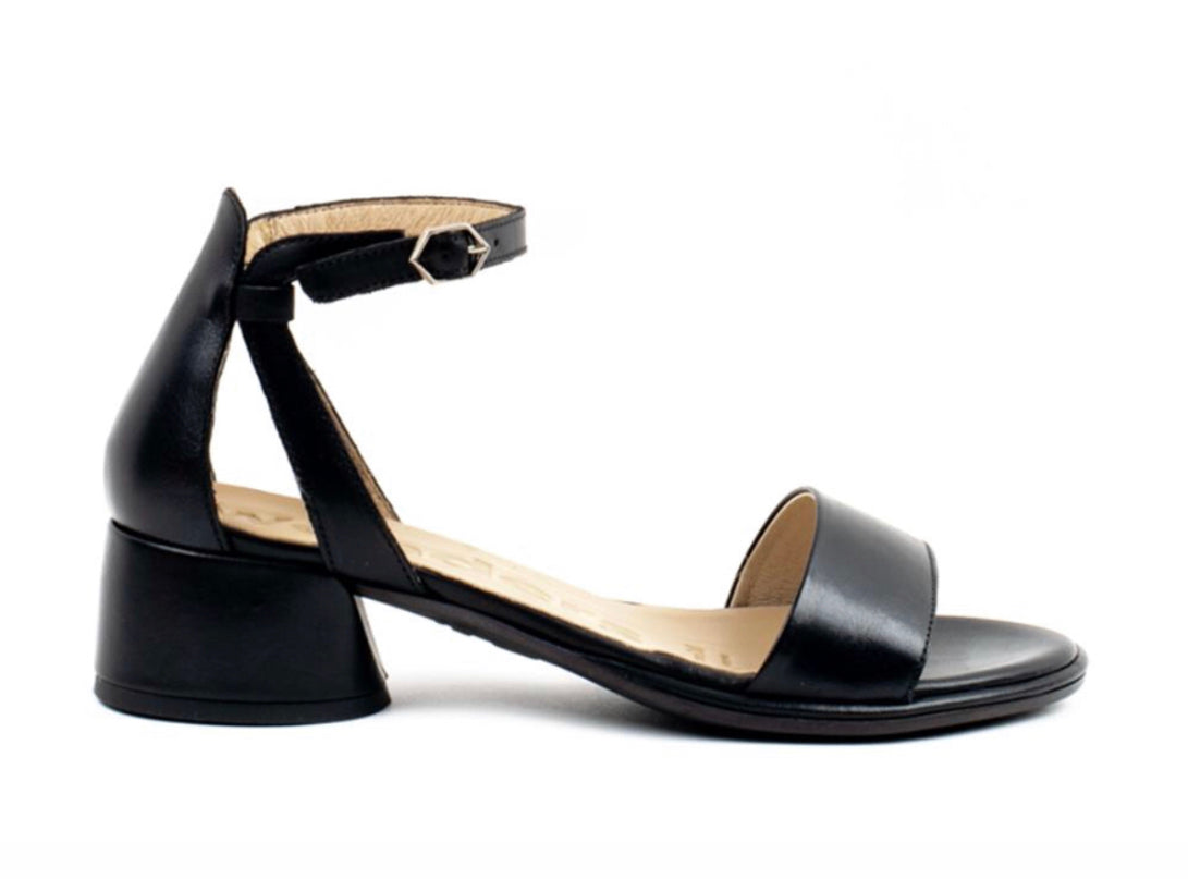 Wonders B-7310 Black Negro Leather Court Shoe Made In Spain