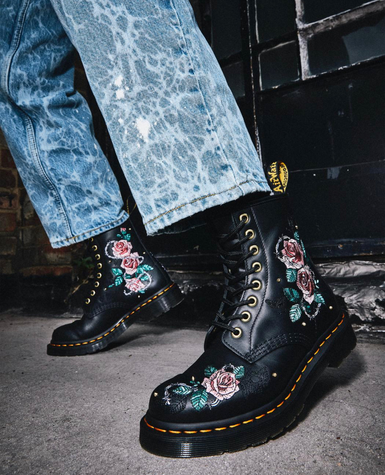 Dr. Martens 1460 Vonda Chain Black Nappa Floral 8 Eyelet Boot