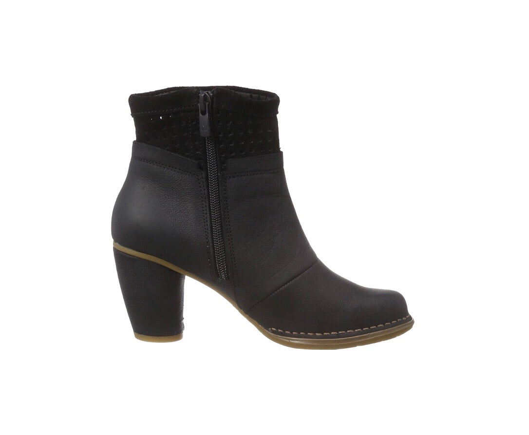 El Naturalista N495 Black Zip Ankle Boot Made In Spain