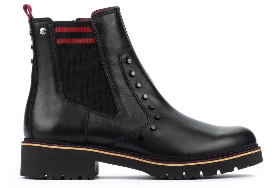Pikolinos vicar water repellent studded bootie 2025