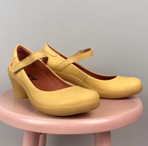 Art 1440 Alfama Mustard Yellow Court Shoe Made In Spain
